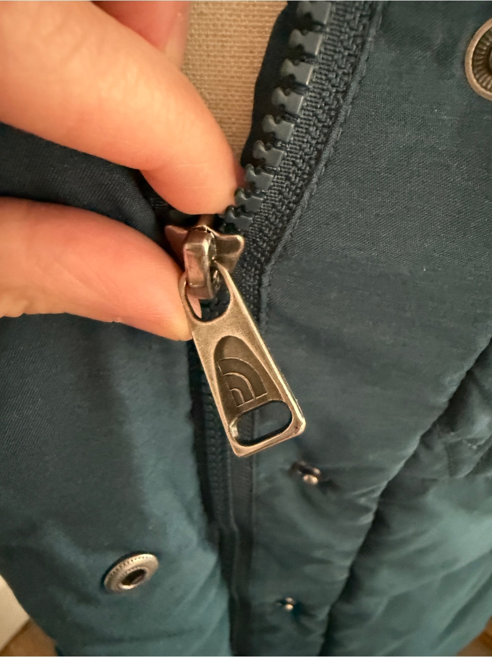 The North Face Women’s Small Quilted Teal Insulated Hooded Jacket Coat - Picture 6 of 9